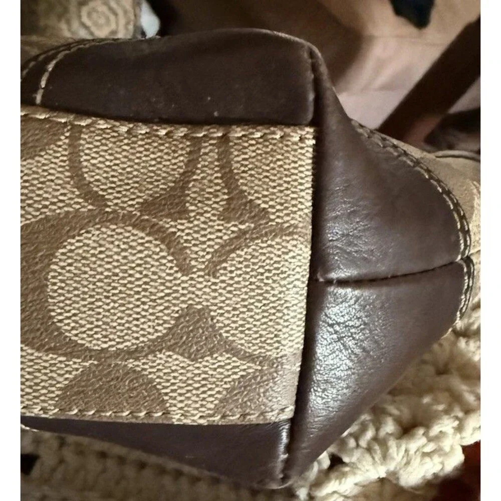 Coach heritage signature